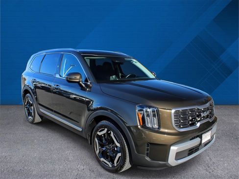 Used 2023 Kia Telluride S w/ S Sunroof Package image 2