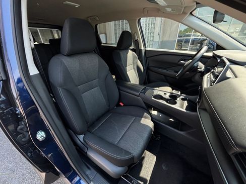 Used 2025 Nissan Rogue SV image 38