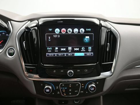 Used 2018 Chevrolet Traverse Premier w/ Driver Confidence II Package FWD image 16