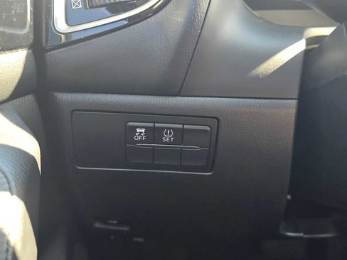 Used 2014 MAZDA MAZDA3 i Sport image 29
