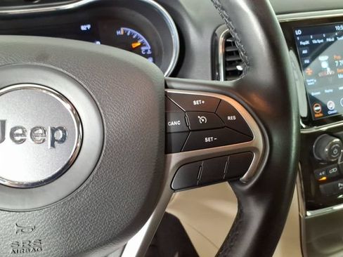 Used 2022 Jeep Grand Cherokee Laredo E AWD/4WD image 17