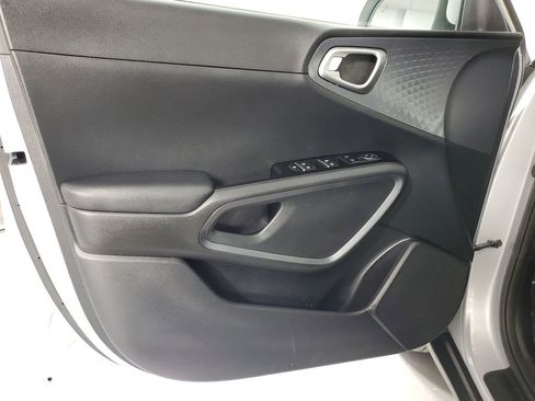 Certified 2021 Kia Soul S image 13