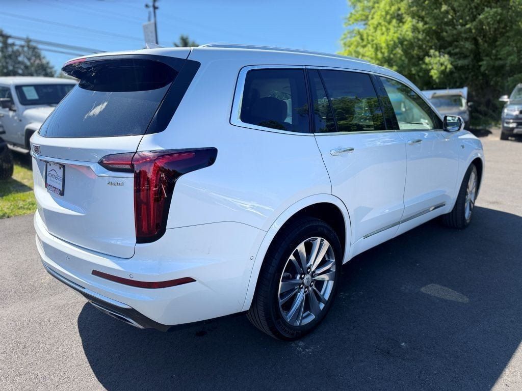 Used 2023 Cadillac XT6 Premium Luxury w/ Technology Package AWD/4WD image 3