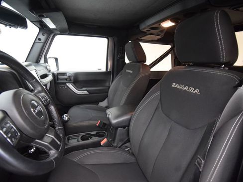 Used 2016 Jeep Wrangler Sahara w/ Connectivity Group AWD/4WD image 17