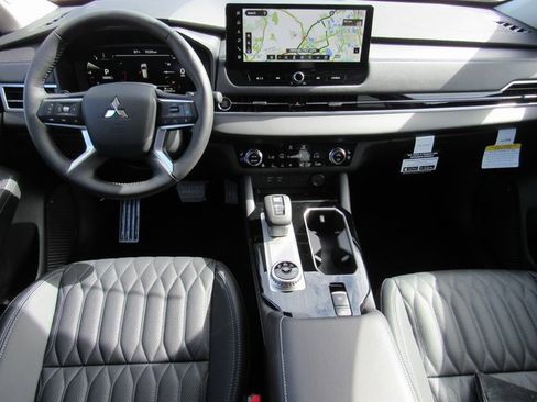 New 2025 Mitsubishi Outlander SEL image 10