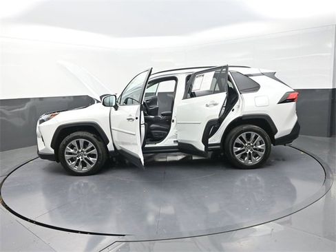 Used 2025 Toyota RAV4 Limited image 28