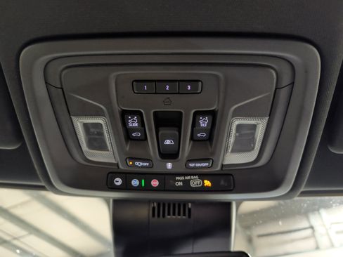 Used 2024 GMC Sierra 2500 AT4 w/ AT4 Preferred Package image 12