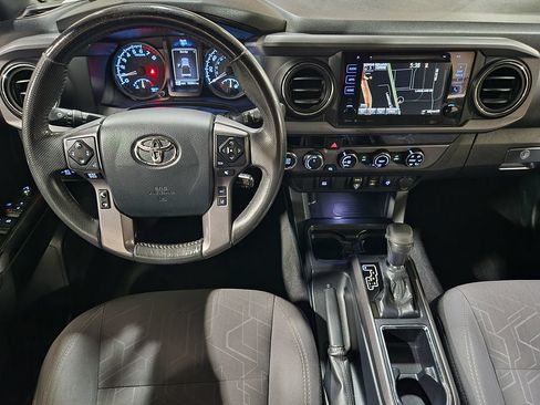 Used 2018 Toyota Tacoma TRD Off-Road AWD/4WD image 47