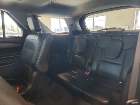 Used 2023 Ford Explorer XLT w/ Equipment Group 202A AWD/4WD image 31