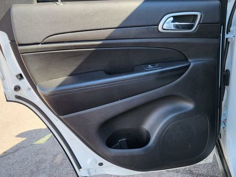 Used 2018 Jeep Grand Cherokee Laredo RWD image 20