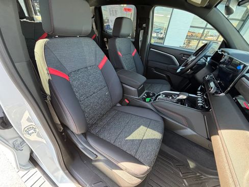 Used 2025 Chevrolet Colorado Z71 image 11