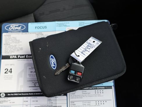 Used 2009 Ford Focus SE image 32