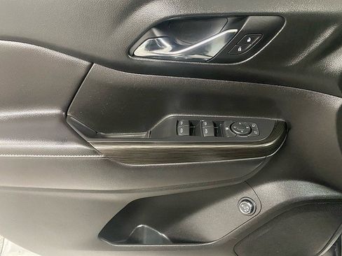 Used 2018 GMC Acadia SLT image 9