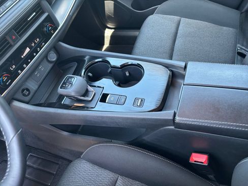 Used 2025 Nissan Rogue SV FWD image 43
