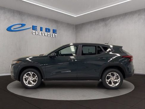 New 2026 Chevrolet Trax LS w/ LS Convenience Package FWD image 11