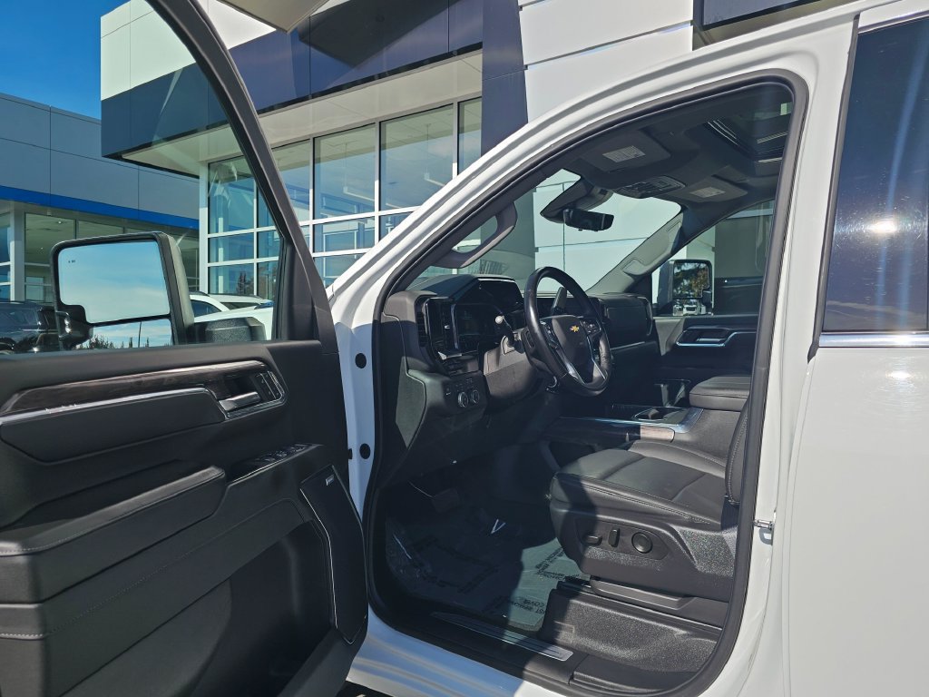 Used 2024 Chevrolet Silverado 2500 LTZ w/ LTZ Plus Package AWD/4WD image 22