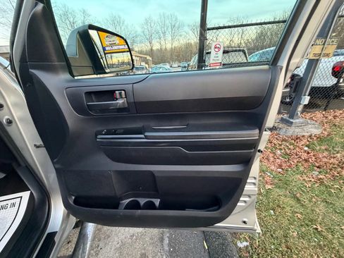 Used 2015 Toyota Tundra SR image 14