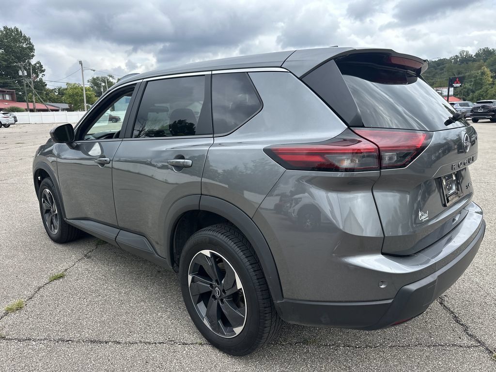 Used 2024 Nissan Rogue SV AWD/4WD image 7