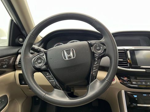 Used 2016 Honda Accord Touring image 19