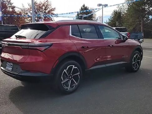 New 2026 Chevrolet Equinox EV LT image 8