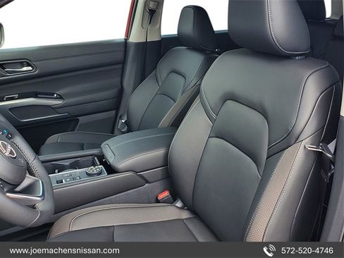 New 2025 Nissan Pathfinder SL image 21