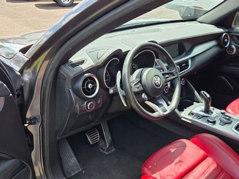 Used 2022 Alfa Romeo Stelvio Veloce AWD/4WD image 13