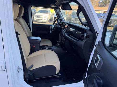 Used 2020 Jeep Wrangler Unlimited Sport image 27
