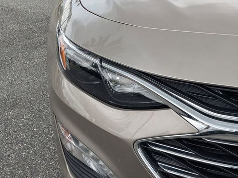 Used 2025 Chevrolet Malibu LT image 9