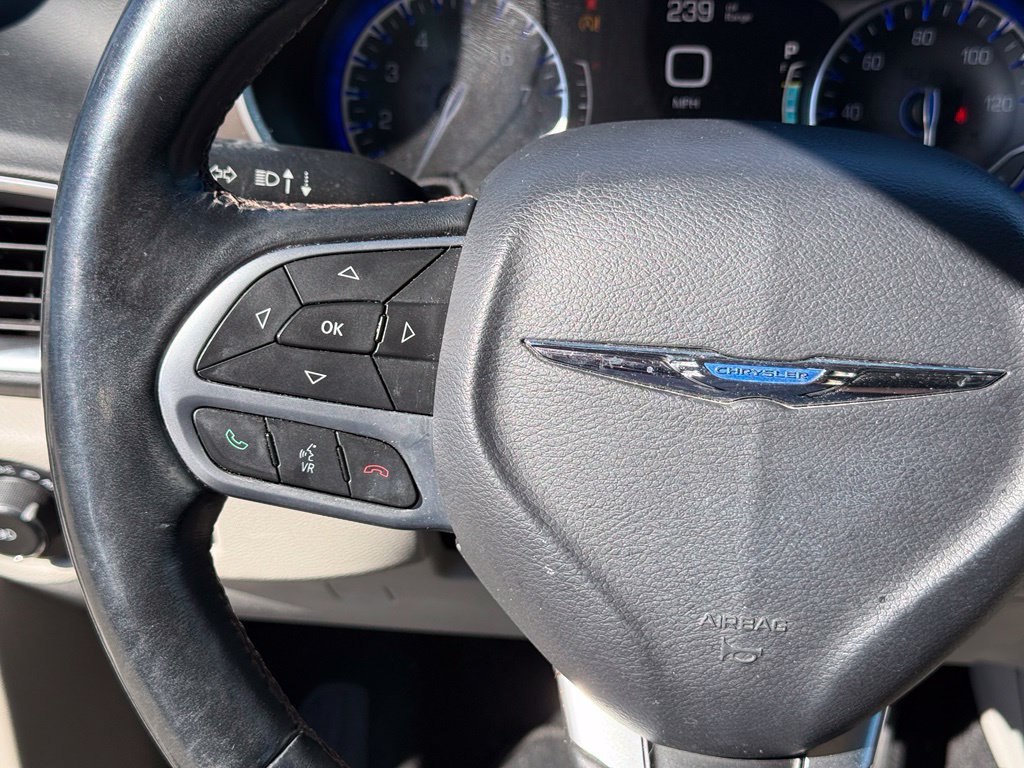 Used 2017 Chrysler Pacifica Touring-L Plus w/ Advanced Safetytec Group FWD image 15