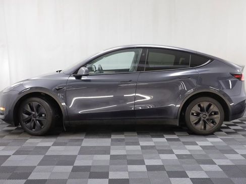 Used 2024 Tesla Model Y Long Range AWD/4WD image 4