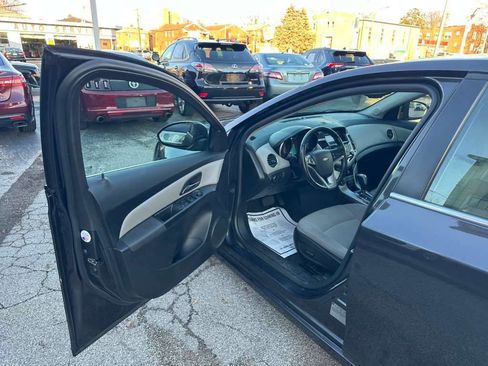 Used 2014 Chevrolet Cruze LT image 9
