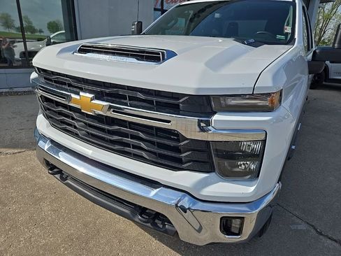 Used 2025 Chevrolet Silverado 2500 LT w/ Convenience Package AWD/4WD image 16