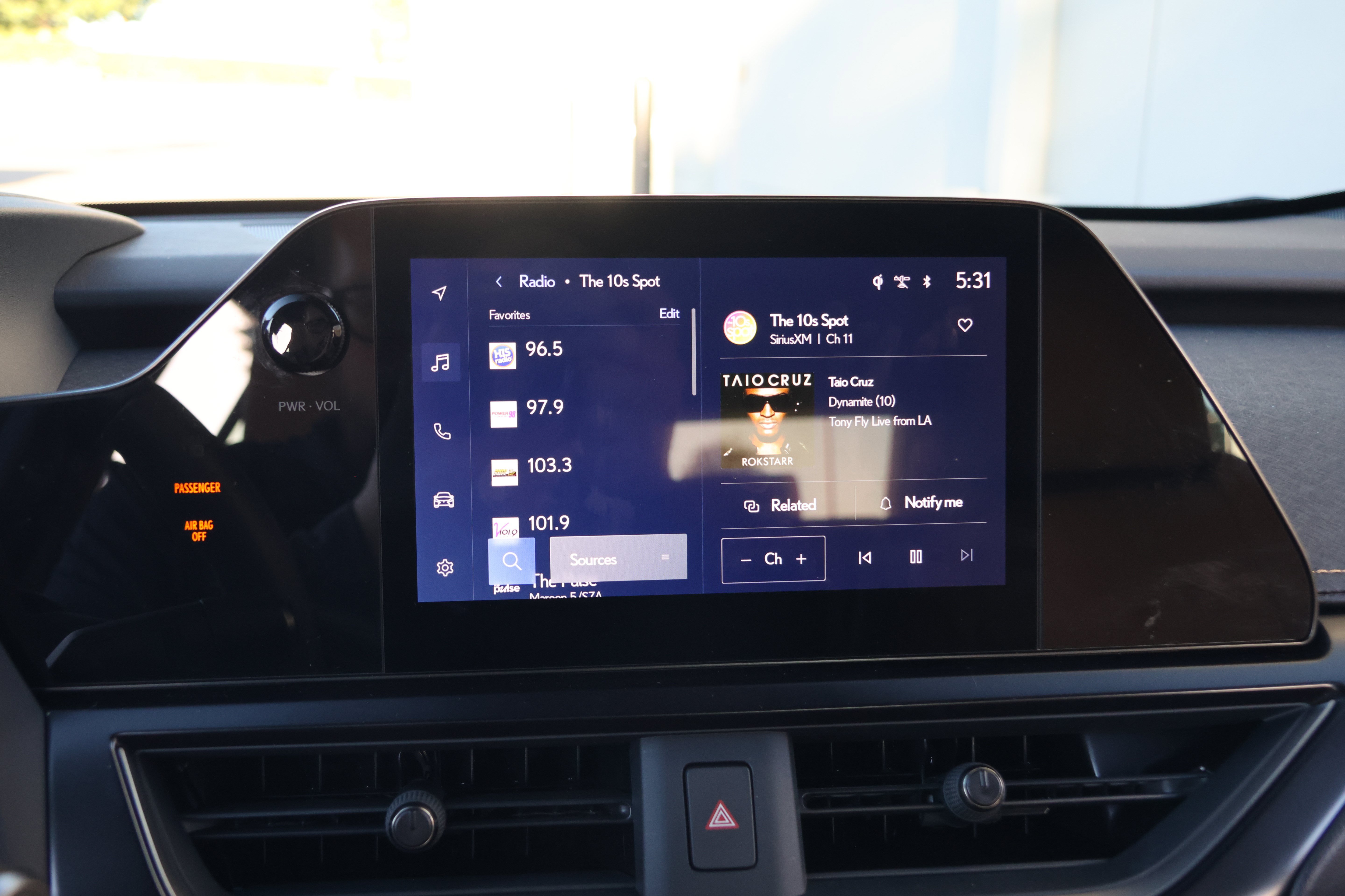 Used 2025 Lexus UX 300h FWD w/ Accessory Package (Z1) image 18