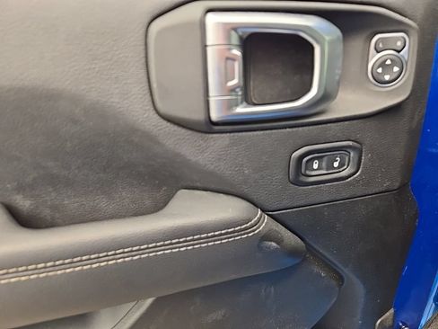 Used 2022 Jeep Wrangler Unlimited Sahara w/ Cold Weather Group AWD/4WD image 17