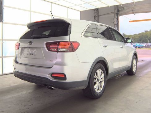 Used 2019 Kia Sorento FWD image 4