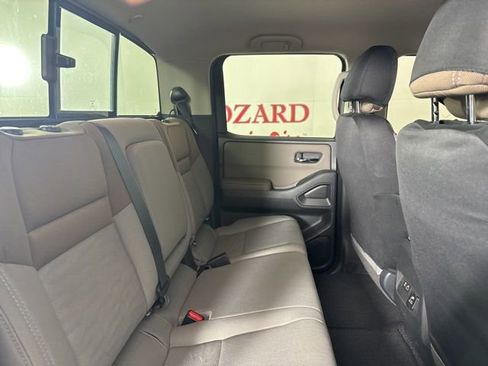 Used 2024 Nissan Frontier SV w/ SV Convenience Package image 18