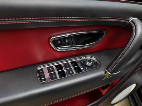 Used 2018 Bentley Bentayga AWD/4WD image 50