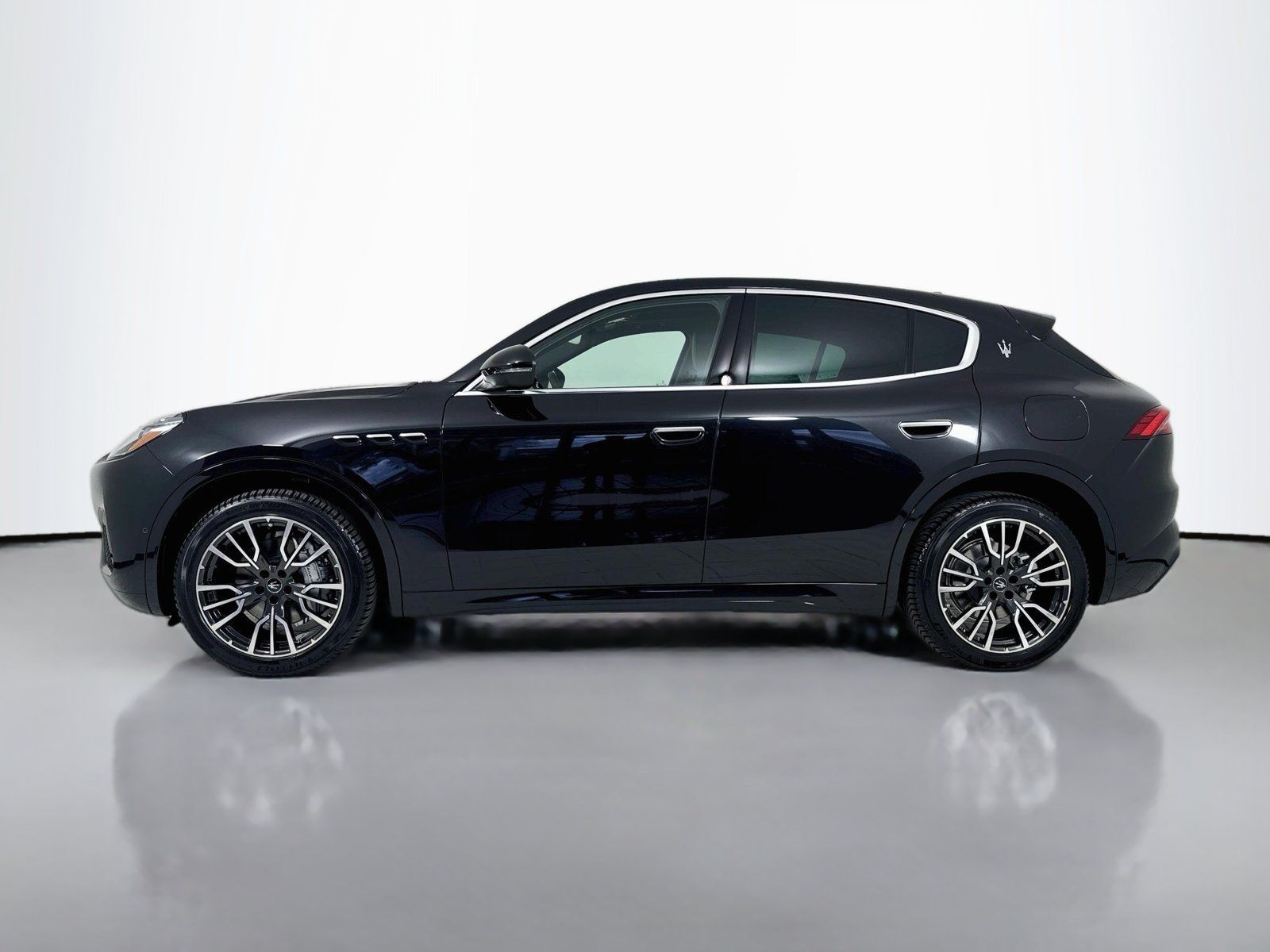 Used 2025 Maserati Grecale GT AWD/4WD image 4