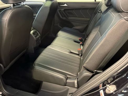 Certified 2022 Volkswagen Tiguan SE R-Line FWD image 17