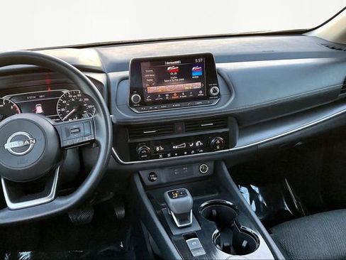 Used 2024 Nissan Rogue SV image 9