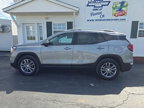 Used 2024 GMC Terrain SLT image 5