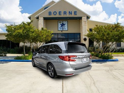 Used 2018 Honda Odyssey Touring image 3