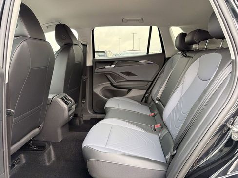 New 2026 Volkswagen Tiguan SE image 13