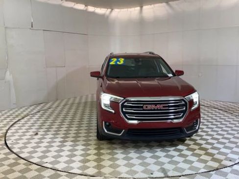 Used 2023 GMC Terrain SLT image 3