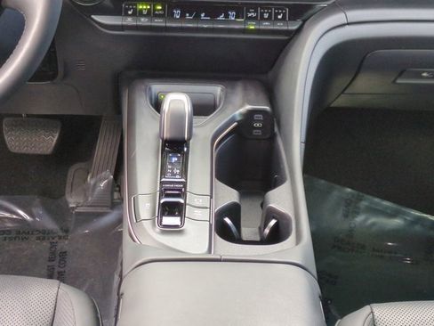 Used 2023 Toyota Crown Limited image 17