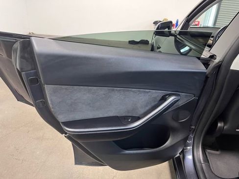 Used 2021 Tesla Model Y Long Range image 17