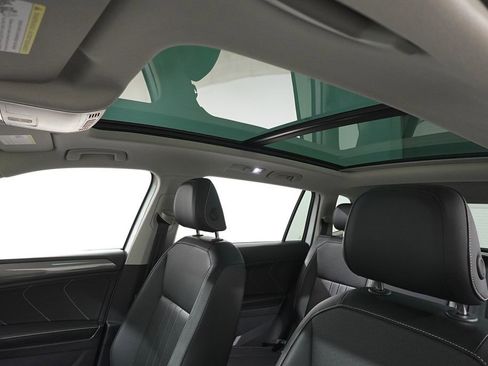 Used 2023 Volkswagen Tiguan SE w/ Panoramic Sunroof Package image 13