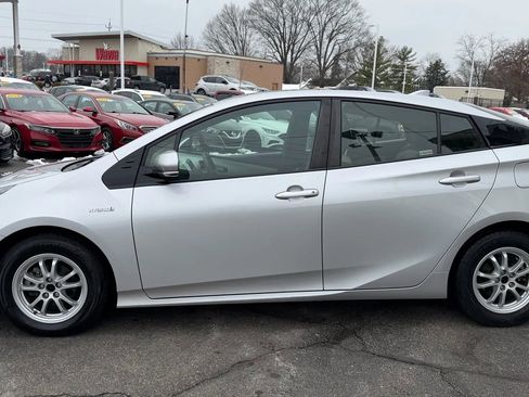 Used 2017 Toyota Prius Two image 2