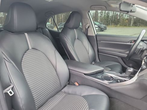 Used 2020 Toyota Camry SE image 19