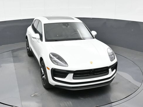 Certified 2023 Porsche Macan AWD/4WD image 32